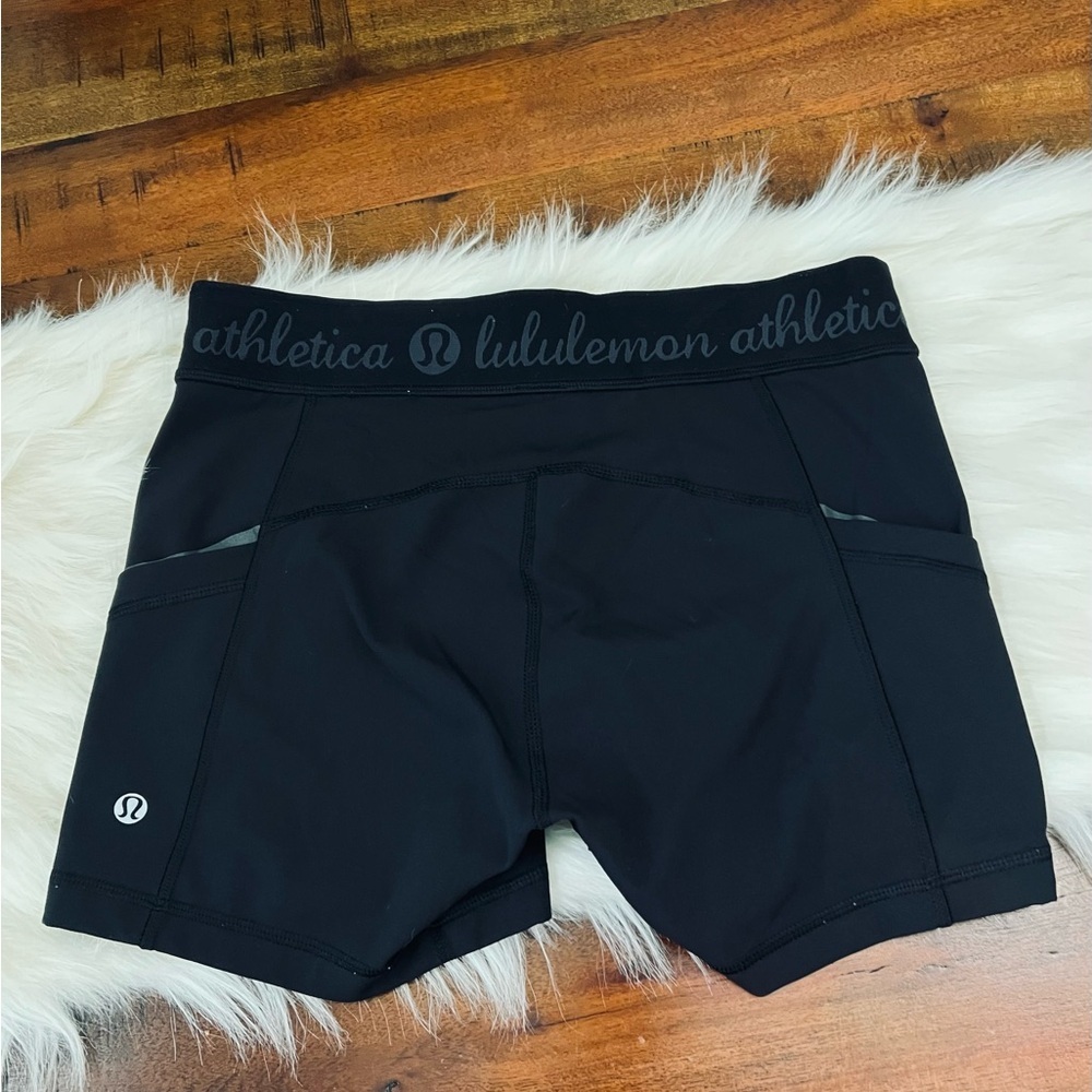 Lululemon Size 6 Black 4” Biker Shorts Logo Waistband Compression Pockets - Picture 2 of 3